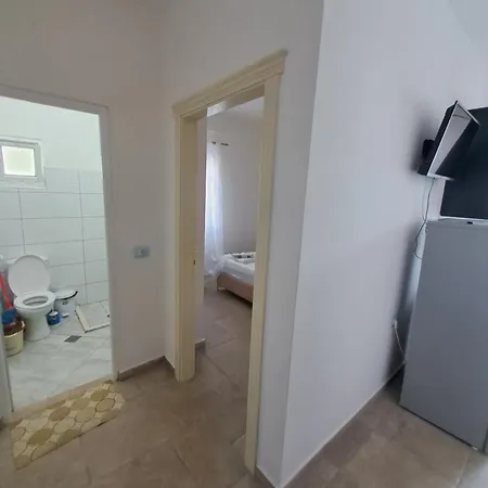 Guest house Elton Tafa 3*