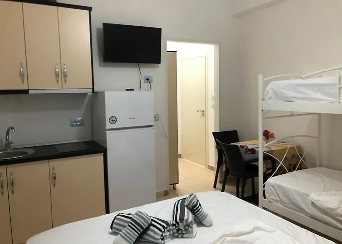 Casa de hóspedes Elton Tafa 3*