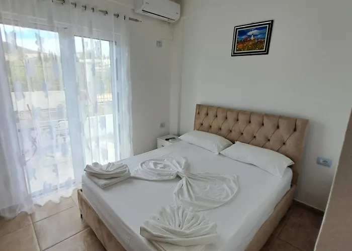 Casa de hóspedes Elton Tafa 3*