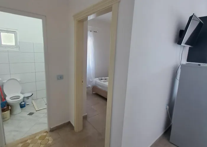 Casa de hóspedes Elton Tafa 3*